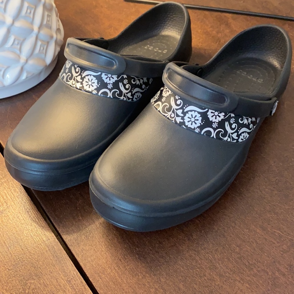 Crocs Women’s  Size 9